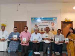 व्यंग्य संग्रह “बोनसाई बनाने की कला” का लोकार्पण