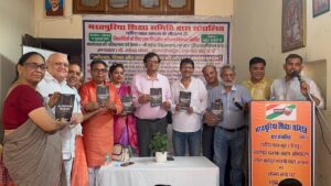 आलोक शुक्ला के कहानी संग्रह ‘इस दीवार पर कोई खिड़की नहीं’ का भव्य लोकार्पण, साहित्य और रंगमंच जगत की दिग्गज हस्तियां रहीं मौजूद